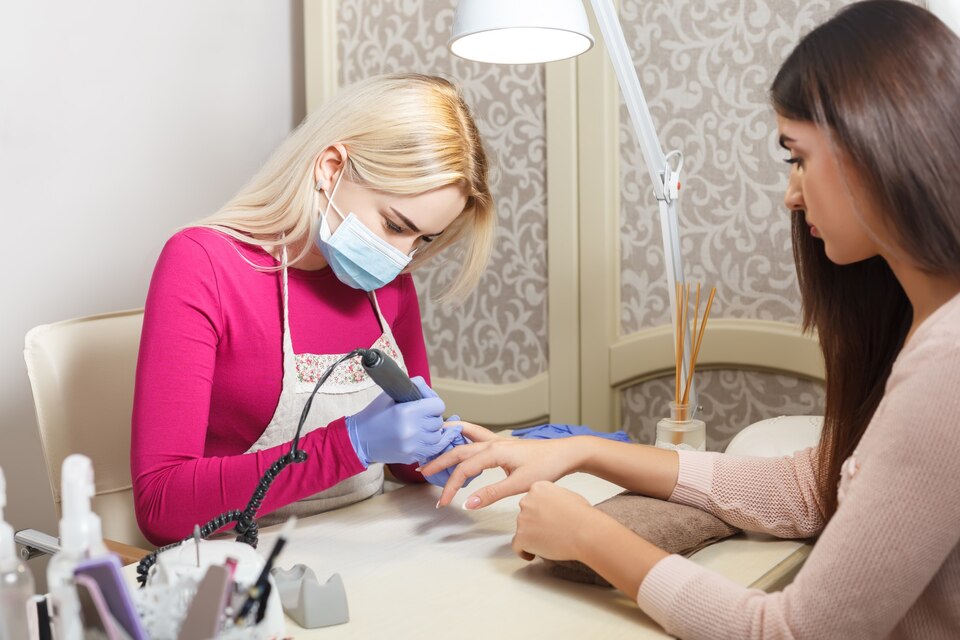 Mansuroğlu Manikürcü